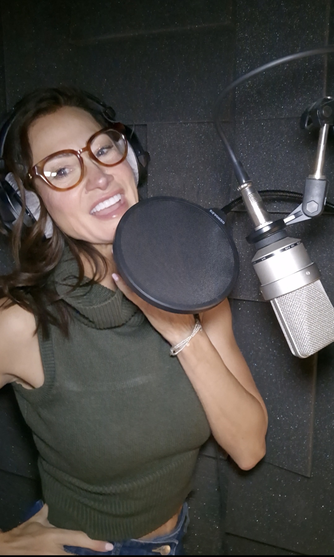 I'm Jude. Professional voiceover artist for 15 years and voiceover coach for 9 years. I've help 100's of students start their voiceover careers., whether they want to do it full, part-time or as a creative hobby.  My courses are super beginner friendly, conscie, clear and packed full of practical advice and tips. without the overwhelm